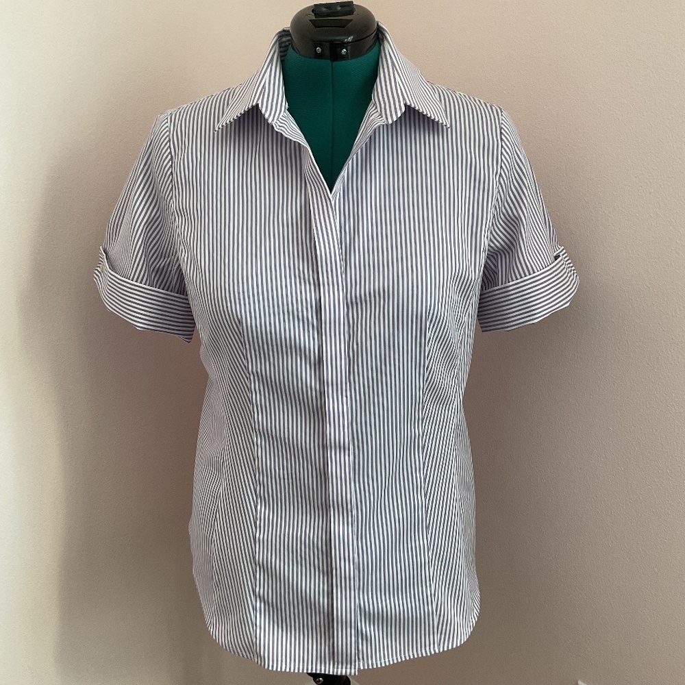 NWOT Ann Taylor Stretch Shortsleeve Shirt